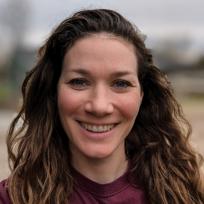 Angie Zill headshot